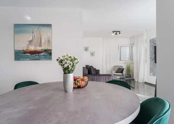 Luxury D Apartment *