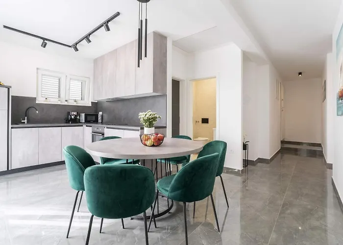 Luxury D Apartment